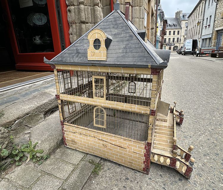 Großer Vogelkäfig Voliere Zink Metall bemalt Haus Herrenhaus Schloss 19. Jahrhundert