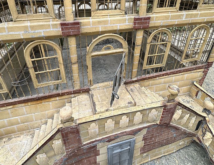 Großer Vogelkäfig Voliere Zink Metall bemalt Haus Herrenhaus Schloss 19. Jahrhundert