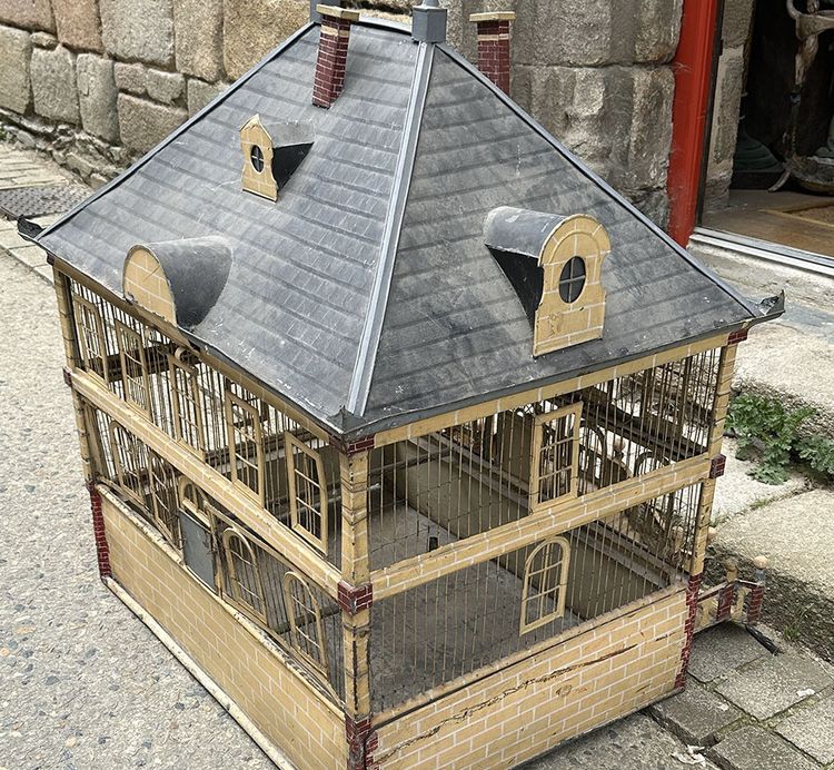 Großer Vogelkäfig Voliere Zink Metall bemalt Haus Herrenhaus Schloss 19. Jahrhundert
