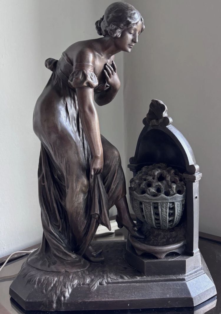 CAUSSÉ Julien (1869-1909) Woman at the fountain Large Art Nouveau night light Spelter Signed