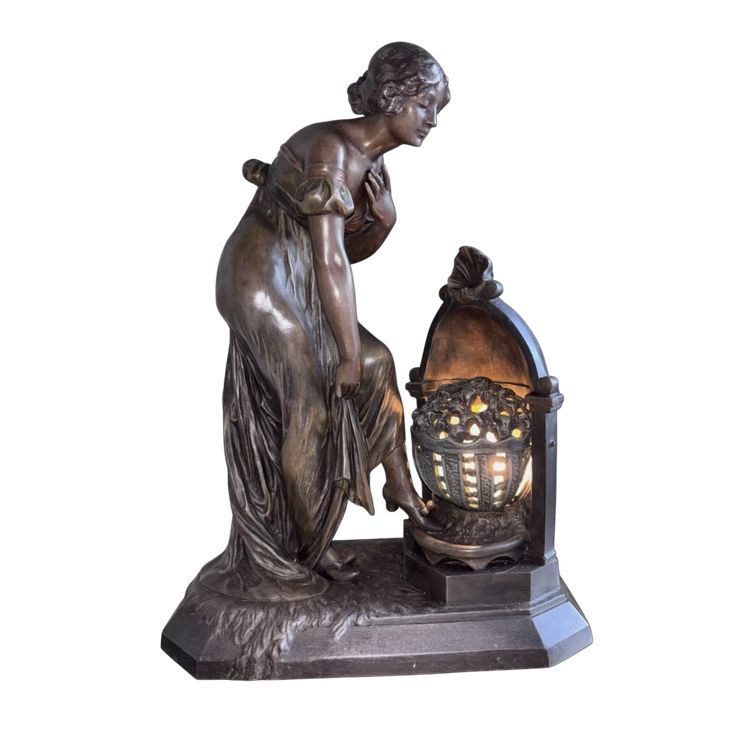 CAUSSÉ Julien (1869-1909) Woman at the fountain Large Art Nouveau night light Spelter Signed