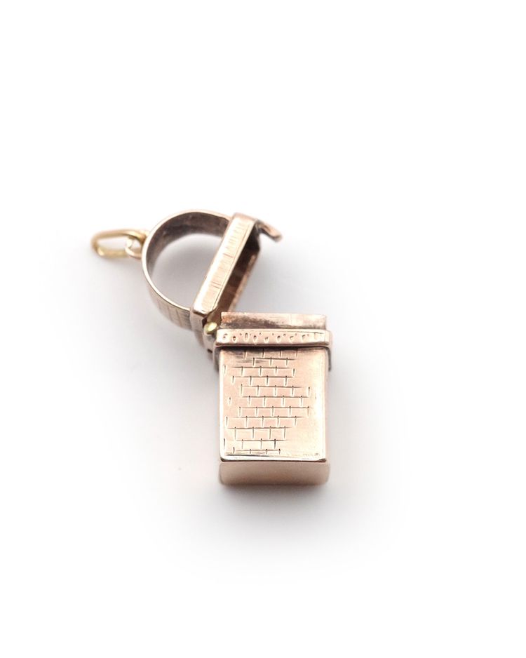 Pendentif message secret cheminée ou puits, architecturé, bijou ancien à secret, message
