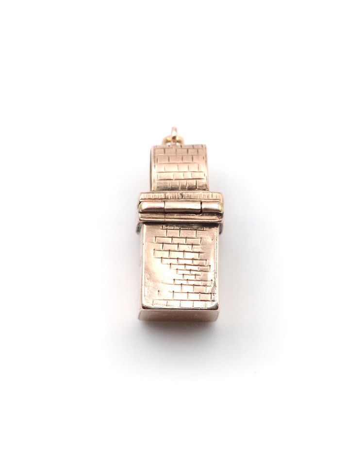 Pendentif message secret cheminée ou puits, architecturé, bijou ancien à secret, message