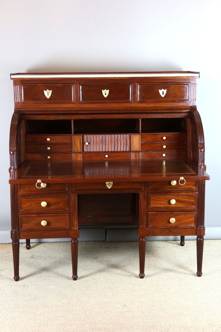 Bureau cylindre style Louis XVI en acajou XIXème siècle