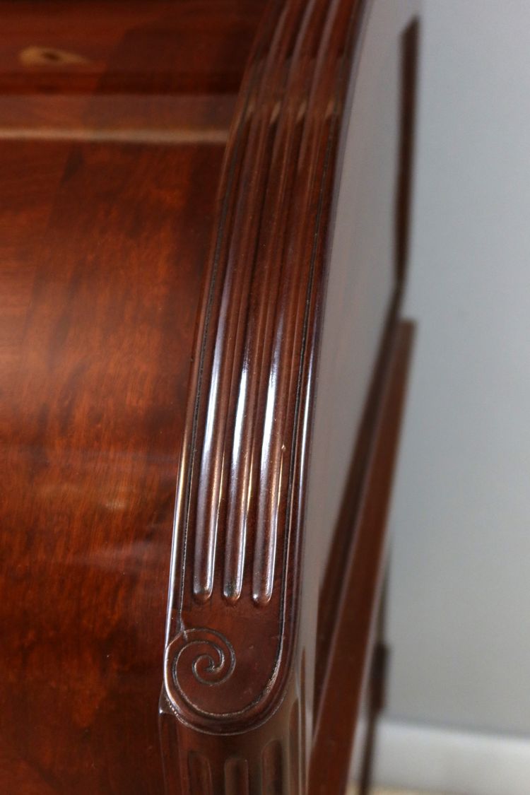 Bureau cylindre style Louis XVI en acajou XIXème siècle