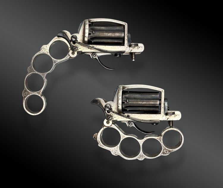 Revolver con sistema Dolne-Bar, noto come "APACHE", in argento massiccio. Circa 1870