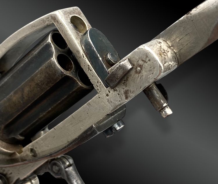 Revolver con sistema Dolne-Bar, noto come "APACHE", in argento massiccio. Circa 1870