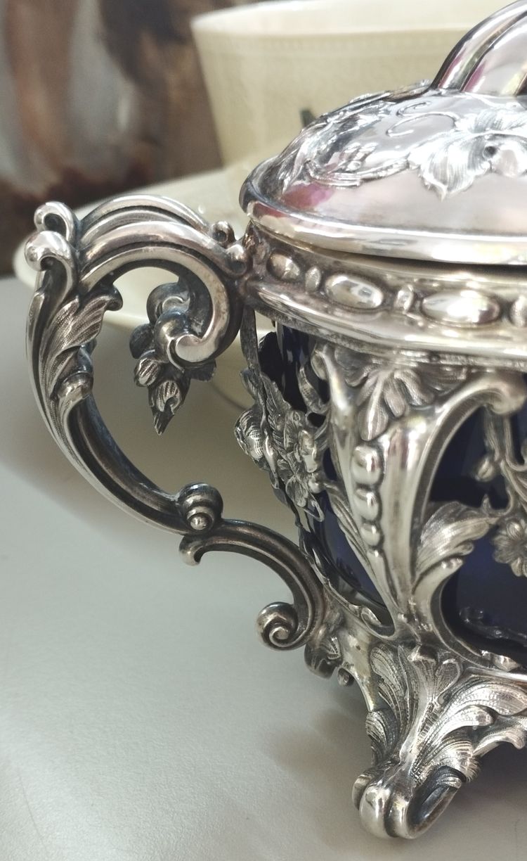 Oval sugar bowl in openwork silver Minerva XIX