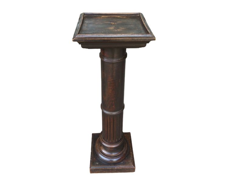 Ein Ständer, eine Säule oder ein Podest im Louis XVI-Stil aus Naturholz.