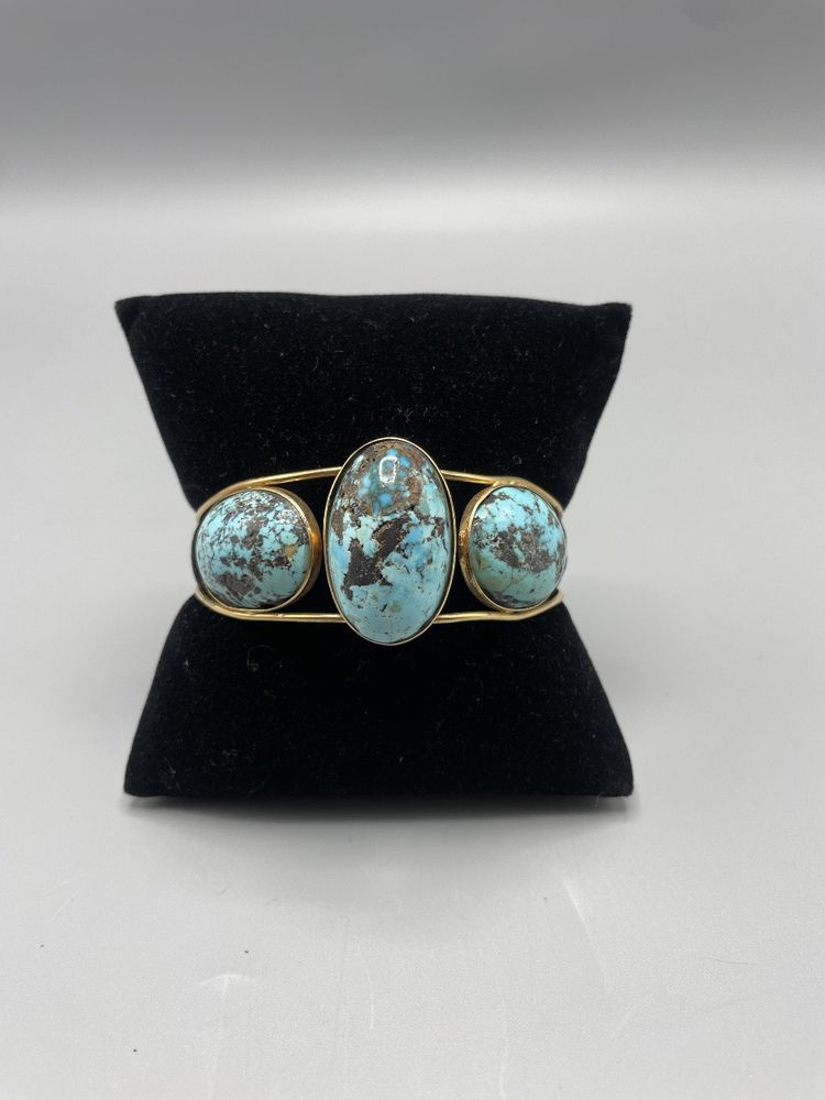 Bracciale rigido in oro con 3 cabochon di turchese