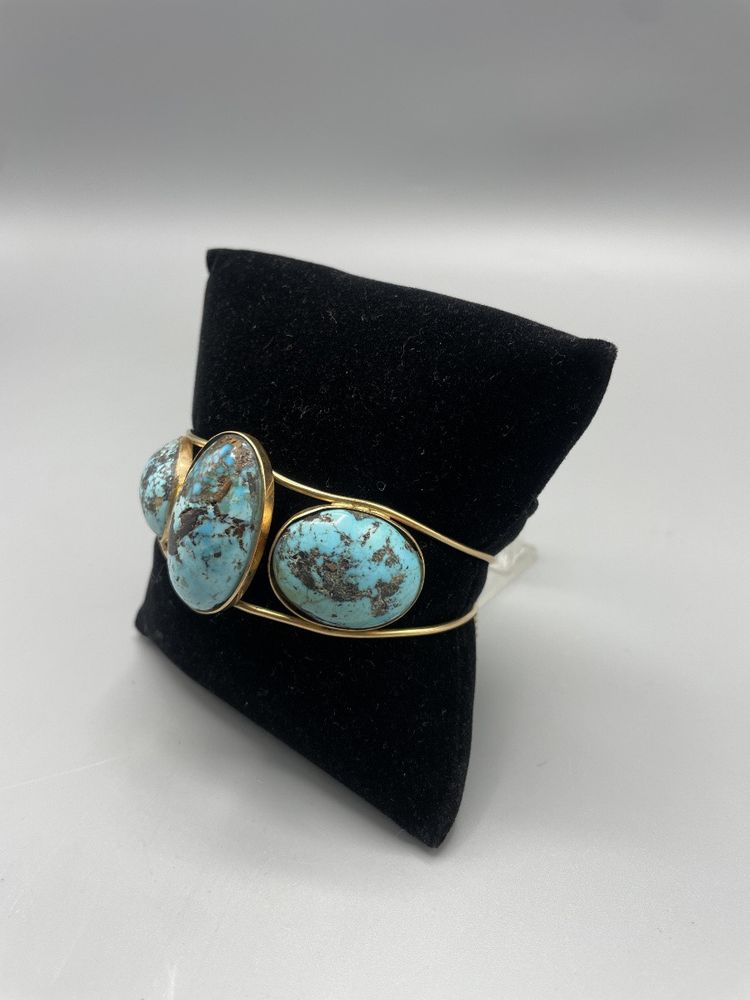 Bracciale rigido in oro con 3 cabochon di turchese