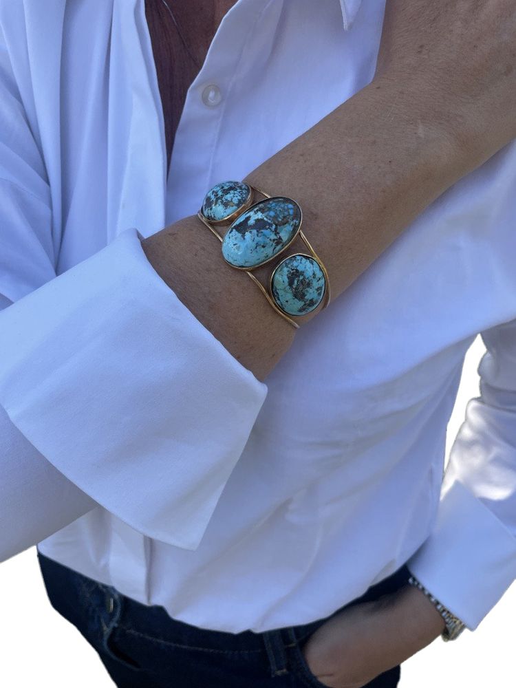Bracciale rigido in oro con 3 cabochon di turchese