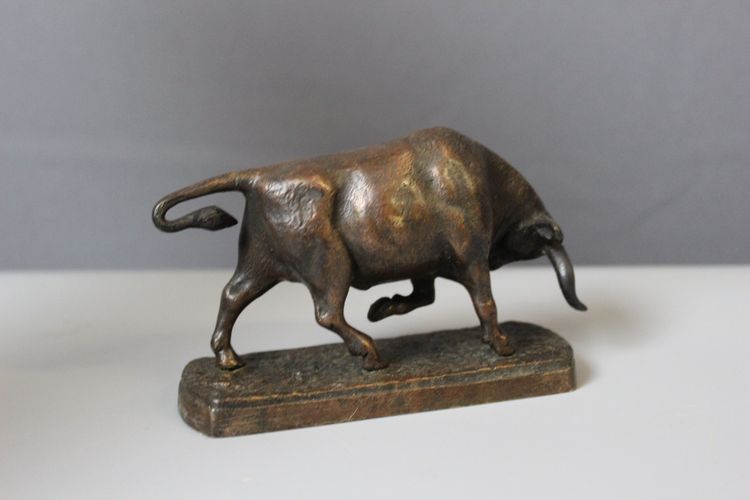 Toro in bronzo di Blaize intorno al 1900