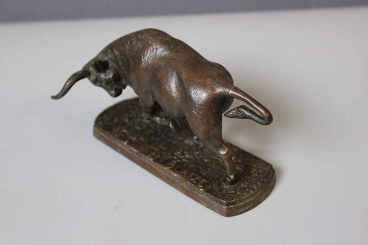 Toro in bronzo di Blaize intorno al 1900