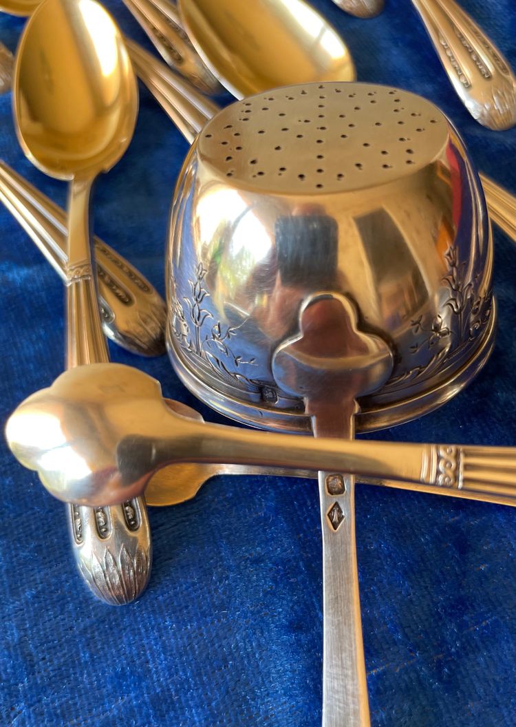 14-piece tea set.