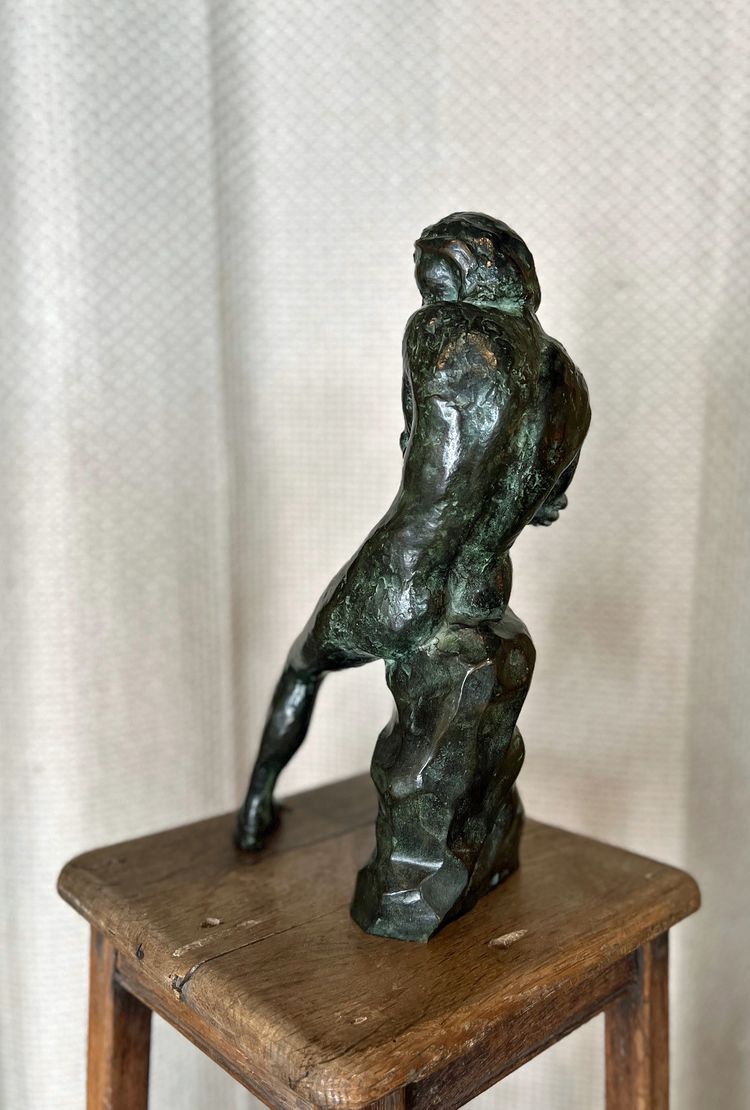 "Recoil", scultura in bronzo di Lili Mirante