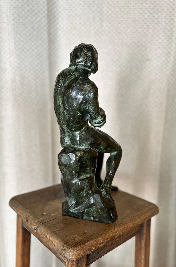 "Recoil", scultura in bronzo di Lili Mirante