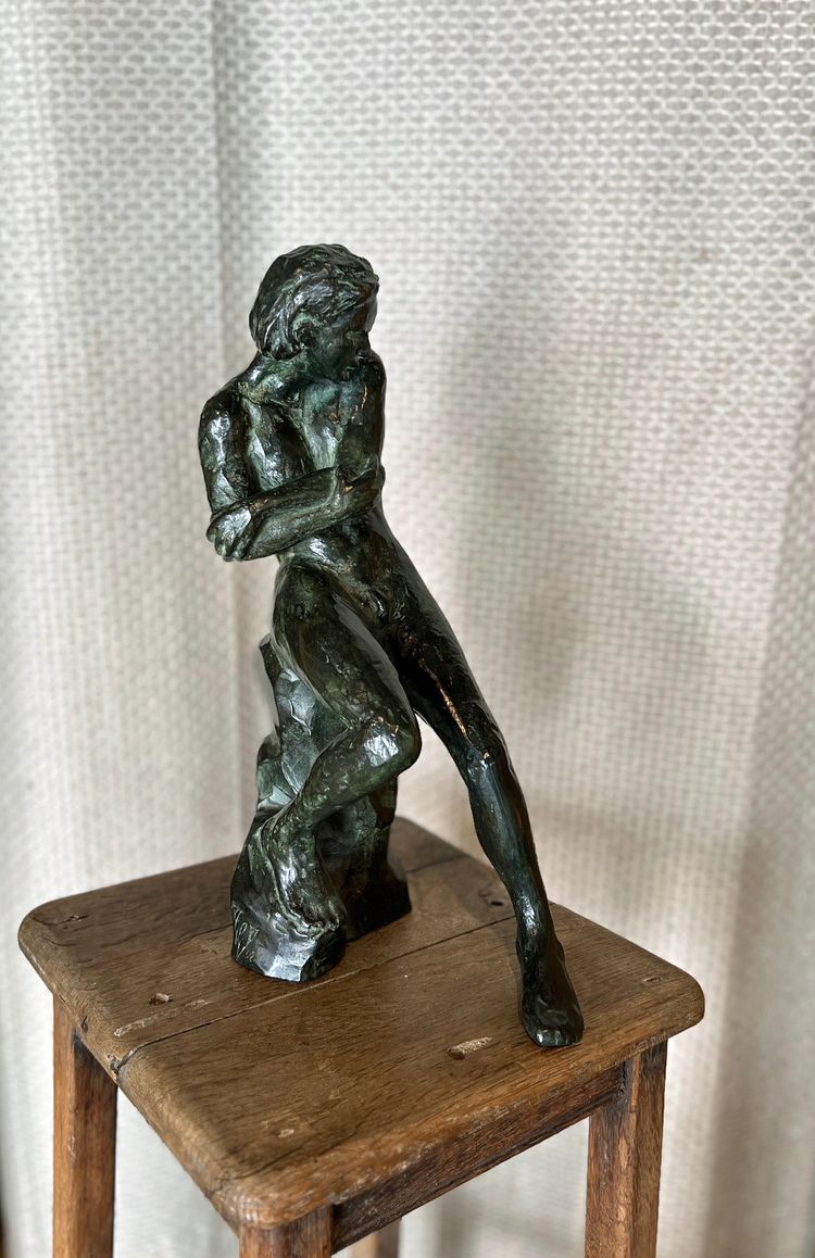 "Recoil", scultura in bronzo di Lili Mirante