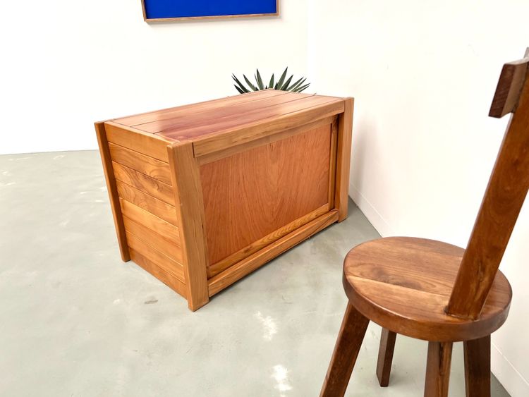 Cassettiera in olmo massello, Maison Regain, circa 1970