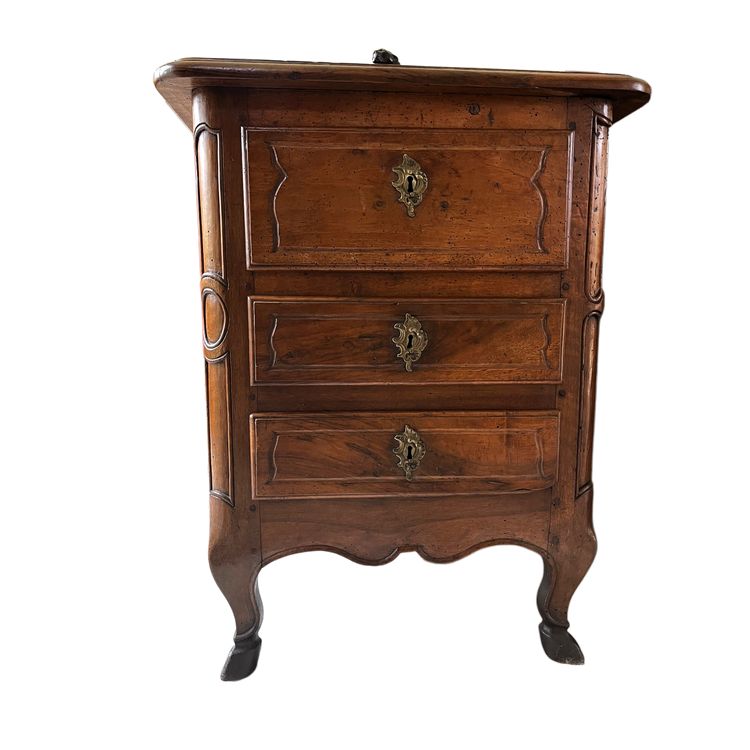 Originale commode Louis XV en noyer