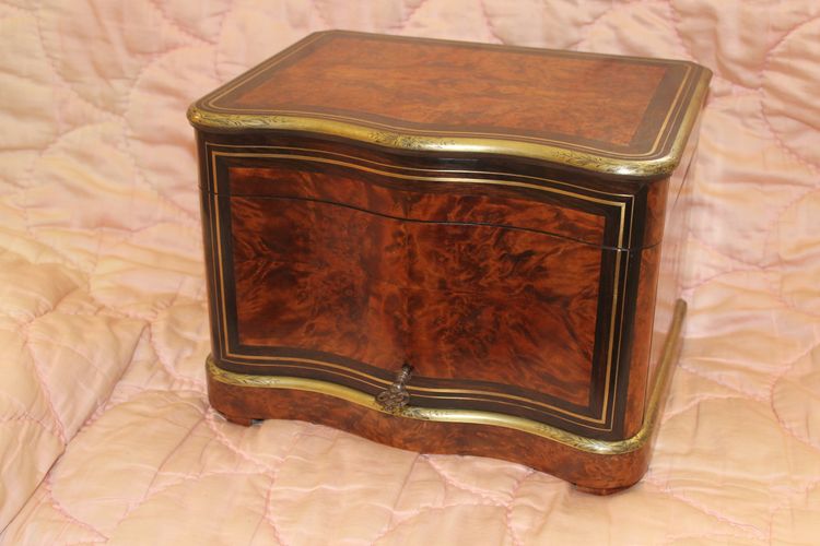 Napoleon III curved liqueur cellar in tuya burl and blackened pear wood, 19th century