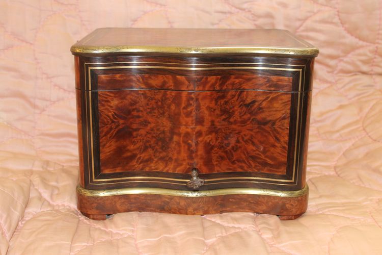 Napoleon III curved liqueur cellar in tuya burl and blackened pear wood, 19th century