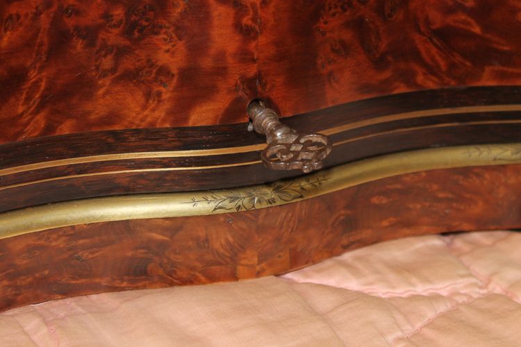 Napoleon III curved liqueur cellar in tuya burl and blackened pear wood, 19th century