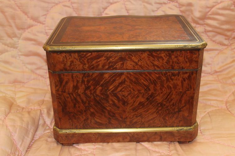 Napoleon III curved liqueur cellar in tuya burl and blackened pear wood, 19th century