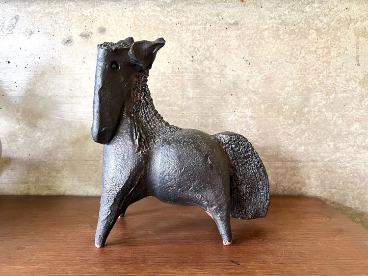 Sculpture en céramique émaillée noire signée Pouchain – Circa 1960