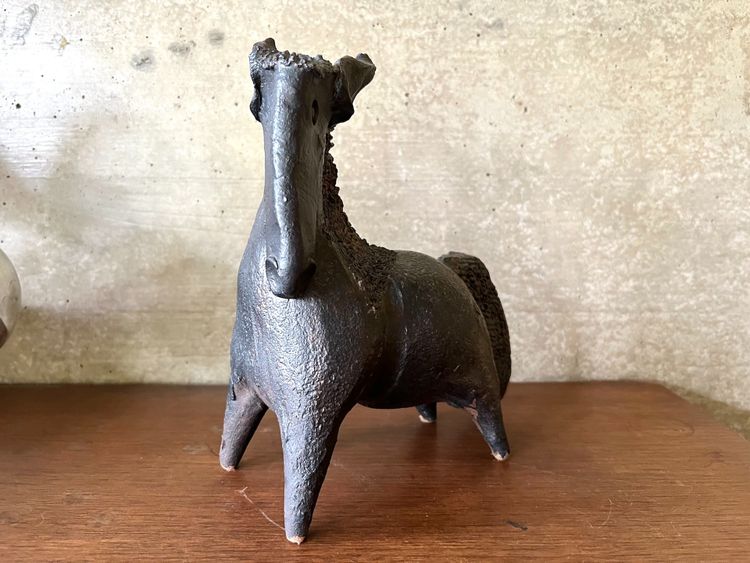 Sculpture en céramique émaillée noire signée Pouchain – Circa 1960
