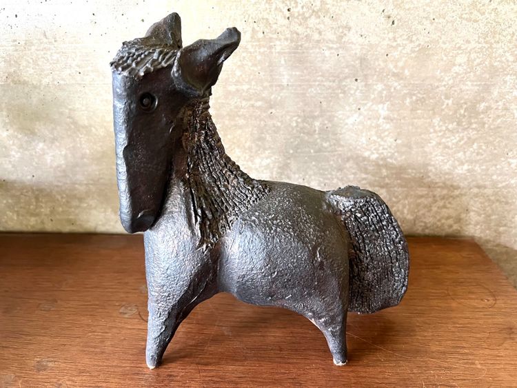 Sculpture en céramique émaillée noire signée Pouchain – Circa 1960
