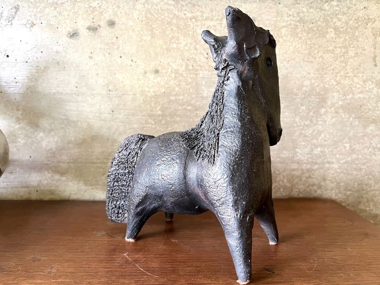 Sculpture en céramique émaillée noire signée Pouchain – Circa 1960