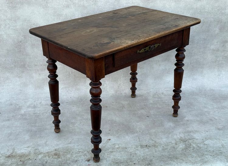 Desk table