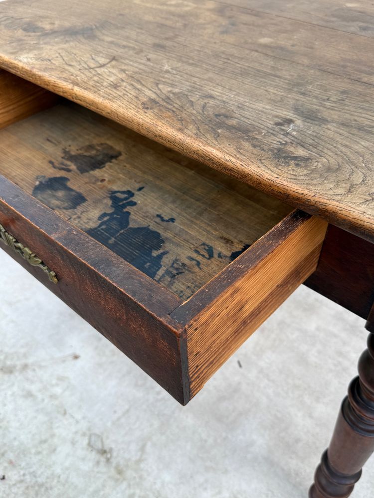 Desk table