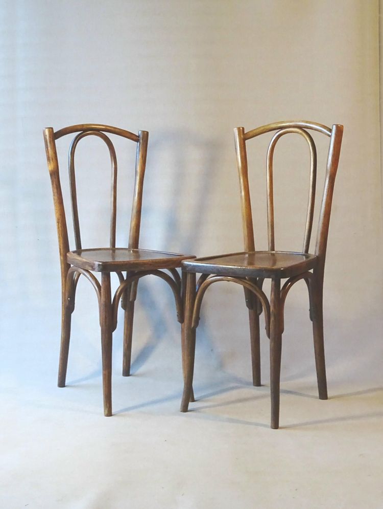 2 bistro chairs No. 56, wooden seat, No. Thonet - 1920 -
