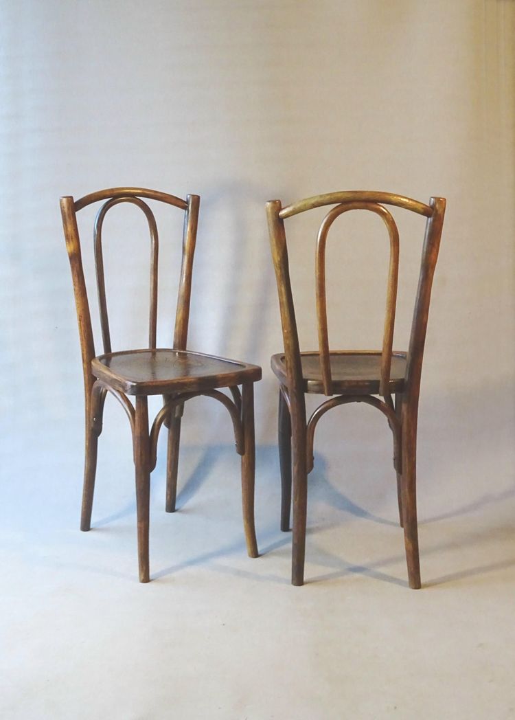 2 bistro chairs No. 56, wooden seat, No. Thonet - 1920 -