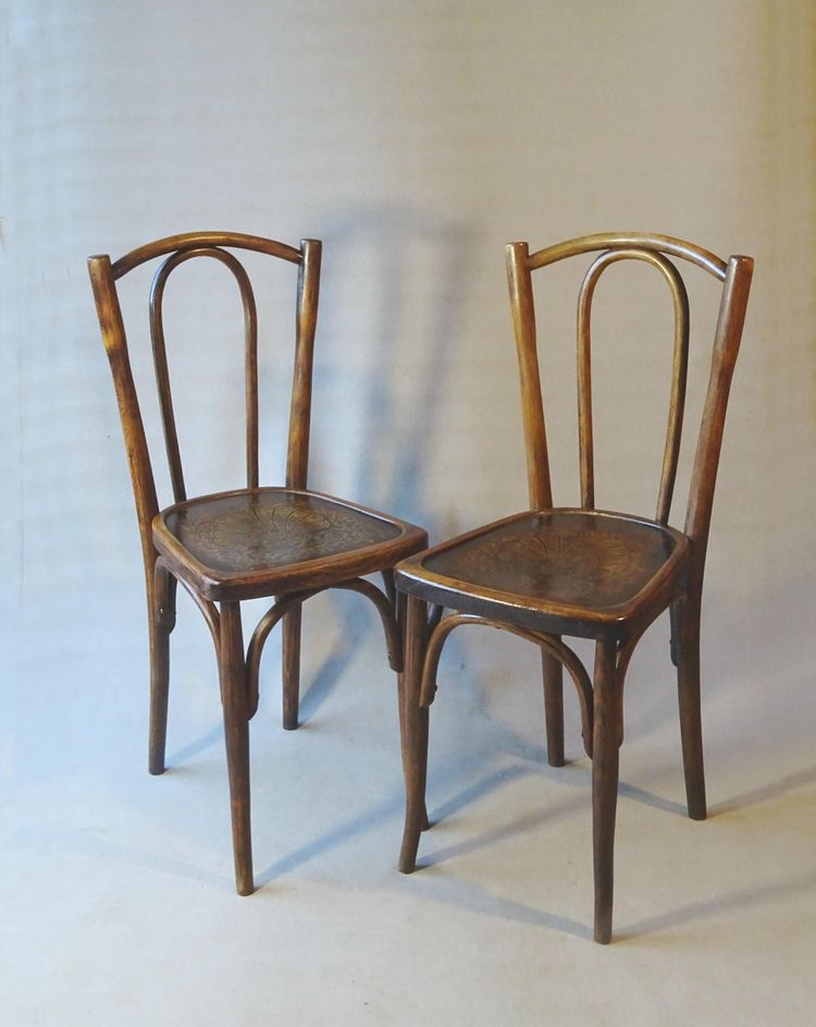 2 bistro chairs No. 56, wooden seat, No. Thonet - 1920 -