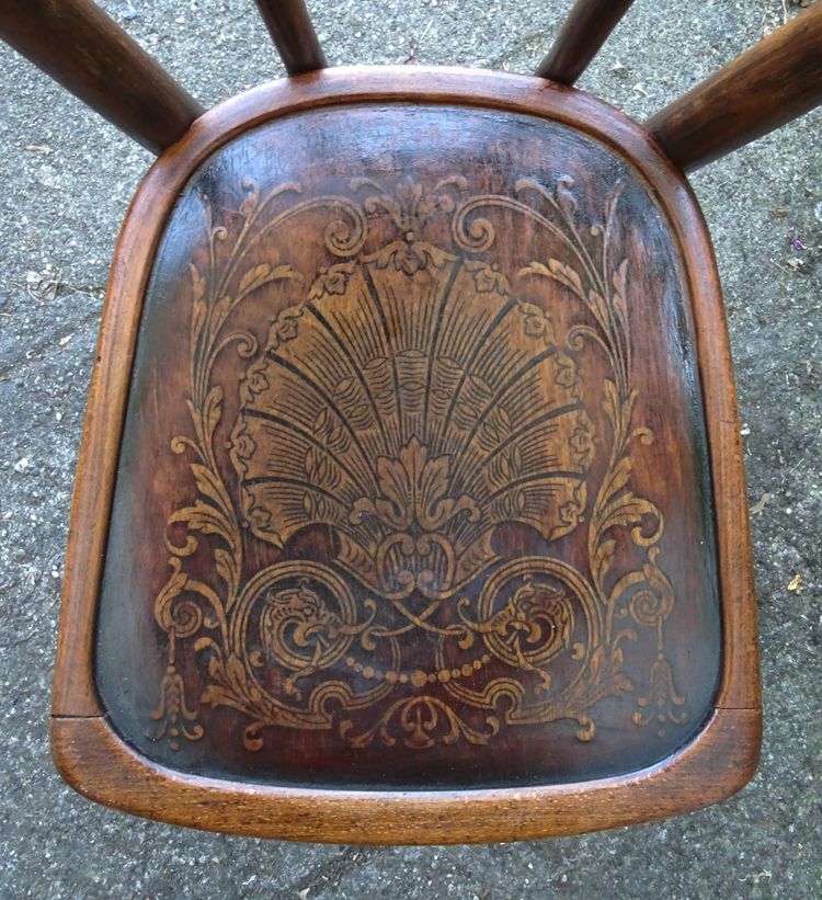 2 bistro chairs No. 56, wooden seat, No. Thonet - 1920 -
