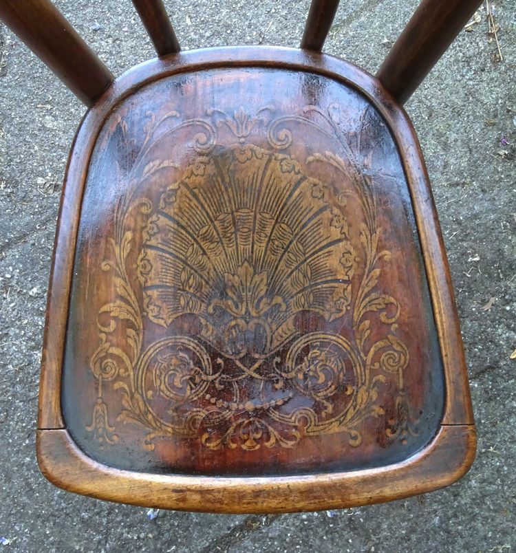 2 bistro chairs No. 56, wooden seat, No. Thonet - 1920 -