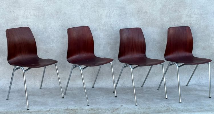 4 stackable chairs
