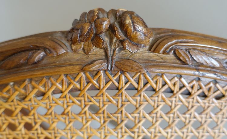 Paar Sessel aus Nussbaumholz mit Korbgeflecht aus der Zeit Louis XV, Lyonnais-Arbeit, Nogaret-Gefolge