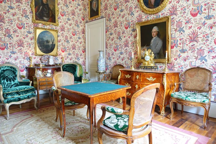 Paar Sessel aus Nussbaumholz mit Korbgeflecht aus der Zeit Louis XV, Lyonnais-Arbeit, Nogaret-Gefolge