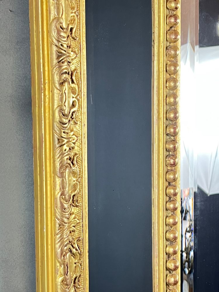 Grand miroir à fronton en bois doré, XIXe siècle