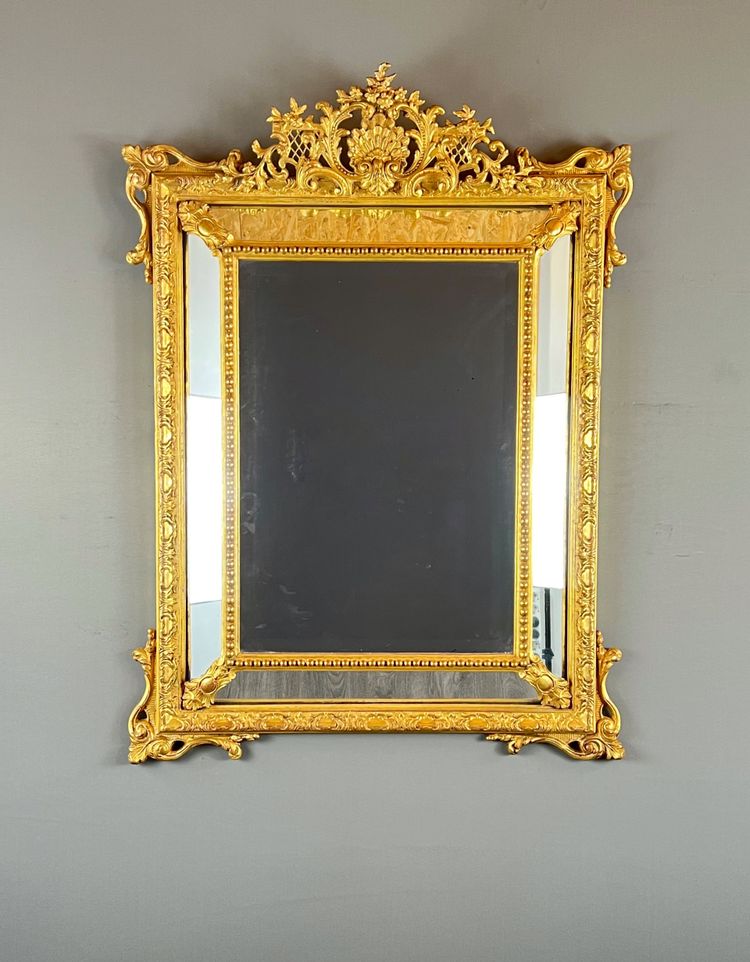 Grand miroir à fronton en bois doré, XIXe siècle
