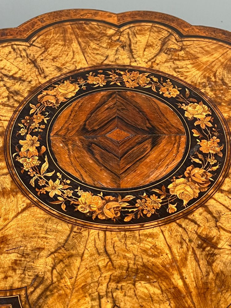 Guéridon anglais en marqueterie – XIXe siècle