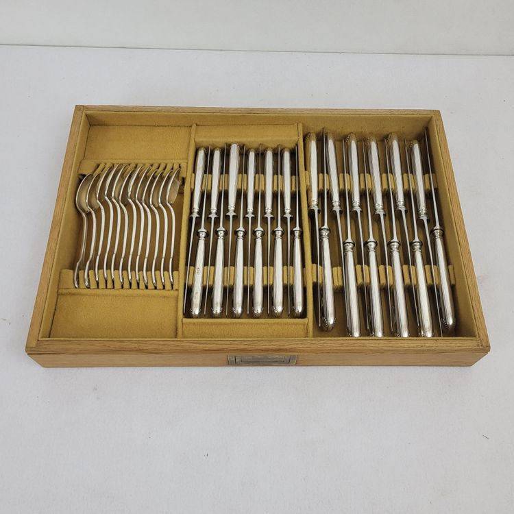 Boulenger 88-piece silver-plated metal cutlery set, shell model