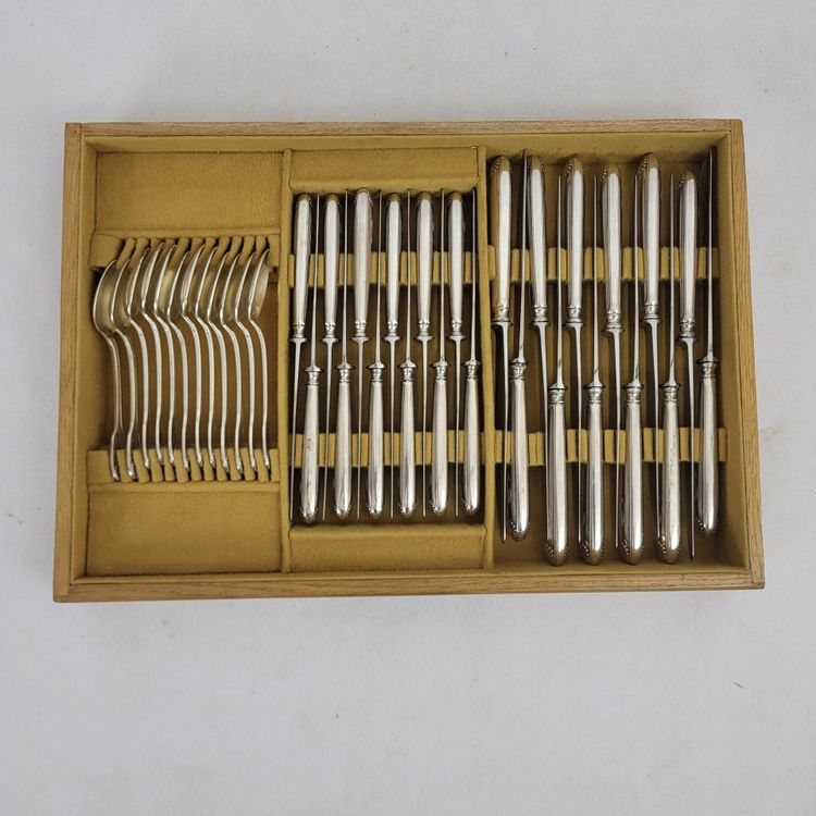Boulenger 88-piece silver-plated metal cutlery set, shell model