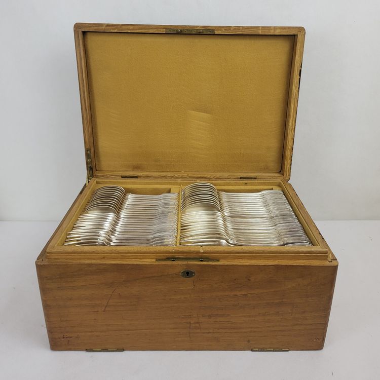 Boulenger 88-piece silver-plated metal cutlery set, shell model