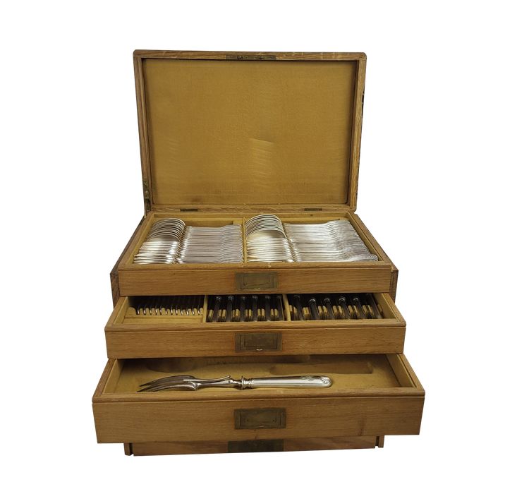 Boulenger 88-piece silver-plated metal cutlery set, shell model