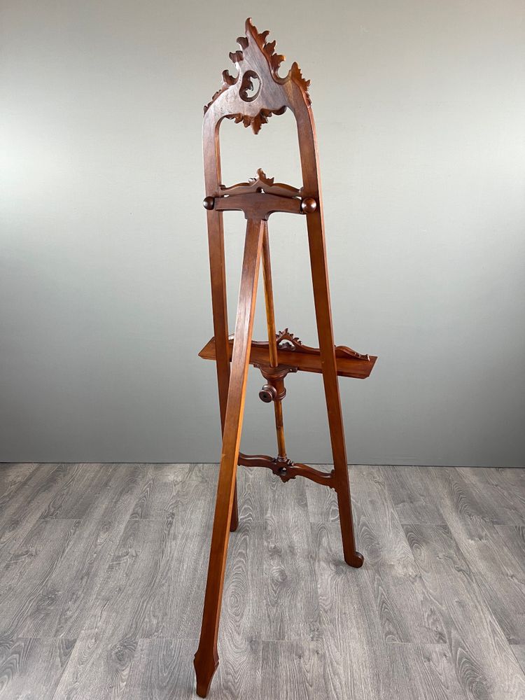 Chevalet de présentation en bois sculpté, XIXe siècle